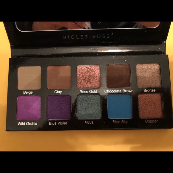 Essentials 2 Eyeshadow Palette - Picture 2 of 3